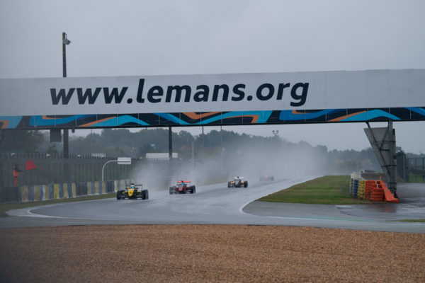course de monoplace sur le circuit du mans