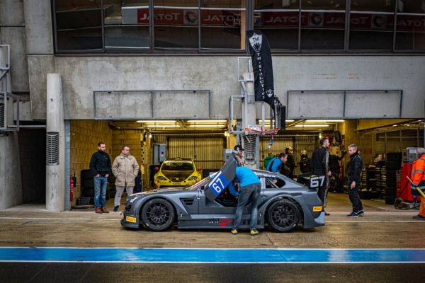 arrêt au srand sur le Circuit du Mans