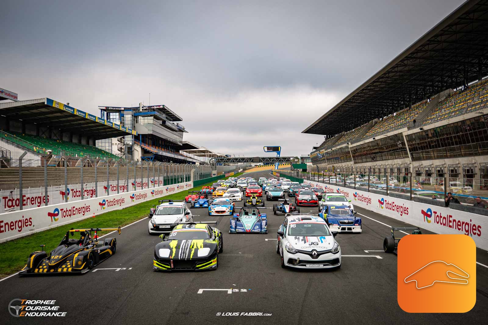 Circuit de course, vehicules-garages