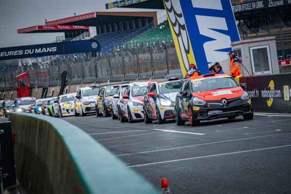 sortie de pitlane sur le circuit du Mans