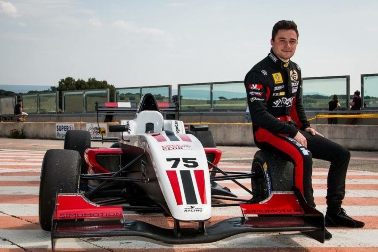 IMG_1290 hugo carini sur sa monoplace