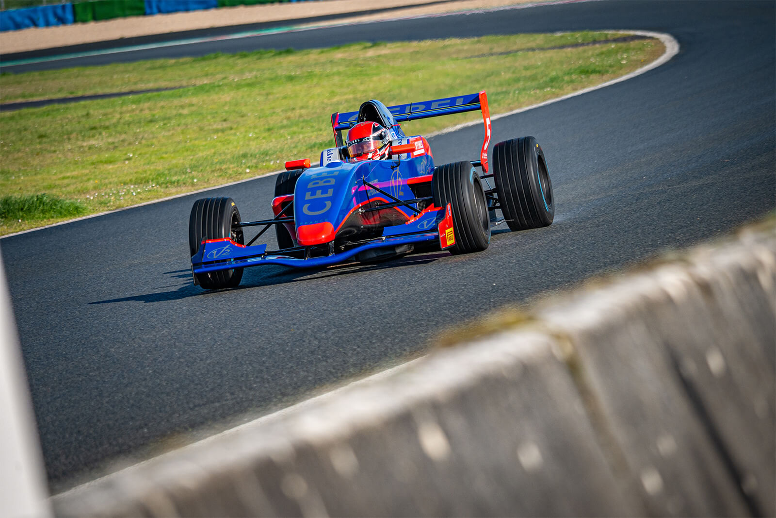 adeline_prudent(1) Adeline Prudent sur le circuit de Magny-Cours