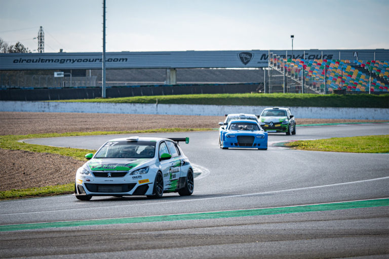 tte_essais_pre_saison voitures en piste sur le circuit de Magny-Cours