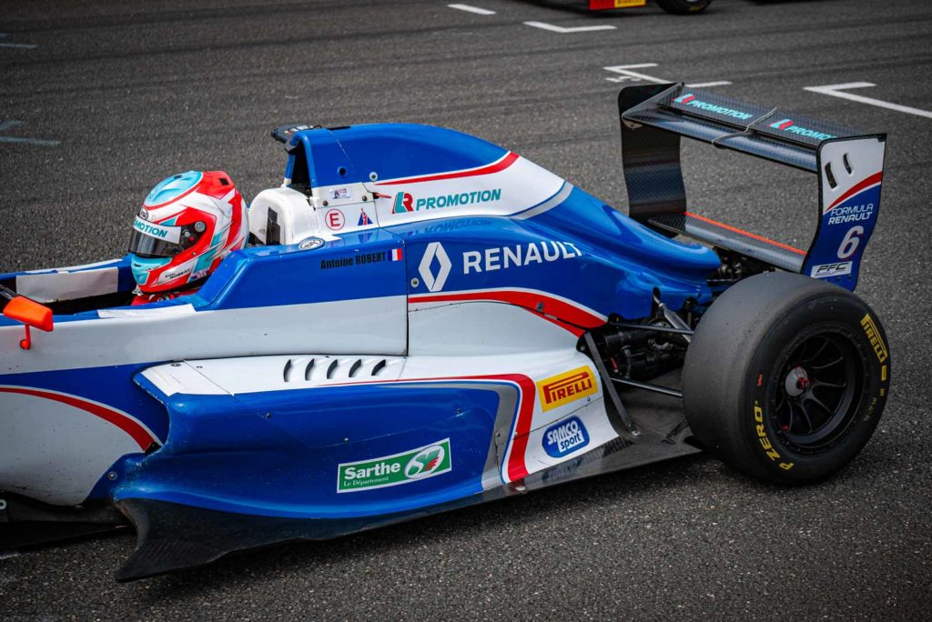 Antoine Robert sur la grille de départ des Formula'Cup