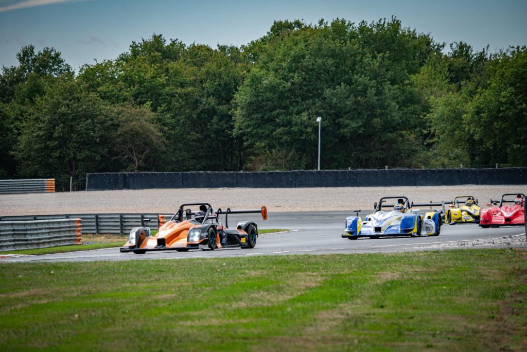 Bataille dans le peloton du Free Proto sur le Circuit du Vigeant