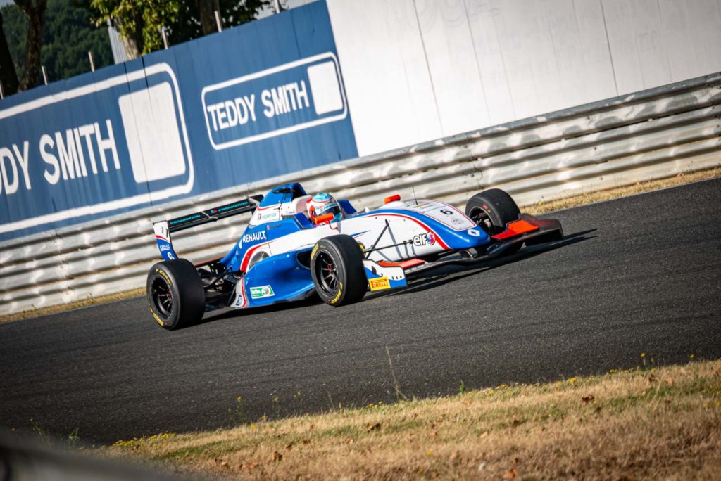 Antoine Robert au volant de sa Formule Renault 2.0 à Albi