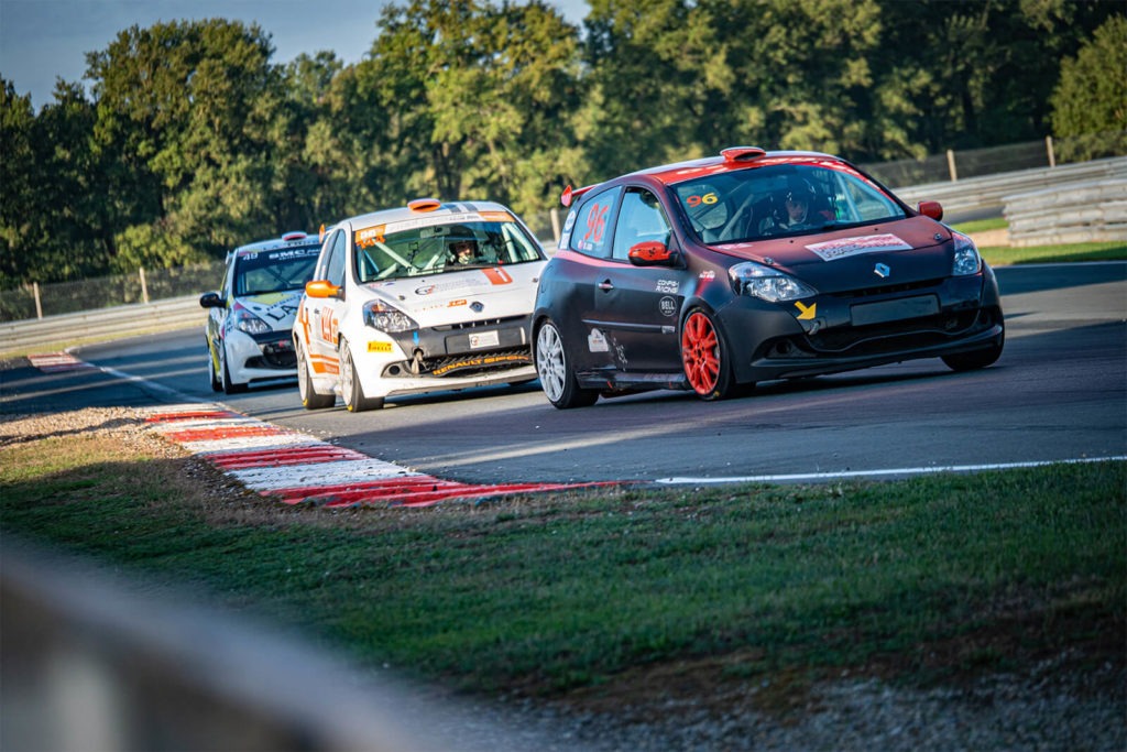 Bataille de Clio III sur le Circuit du Vigeant