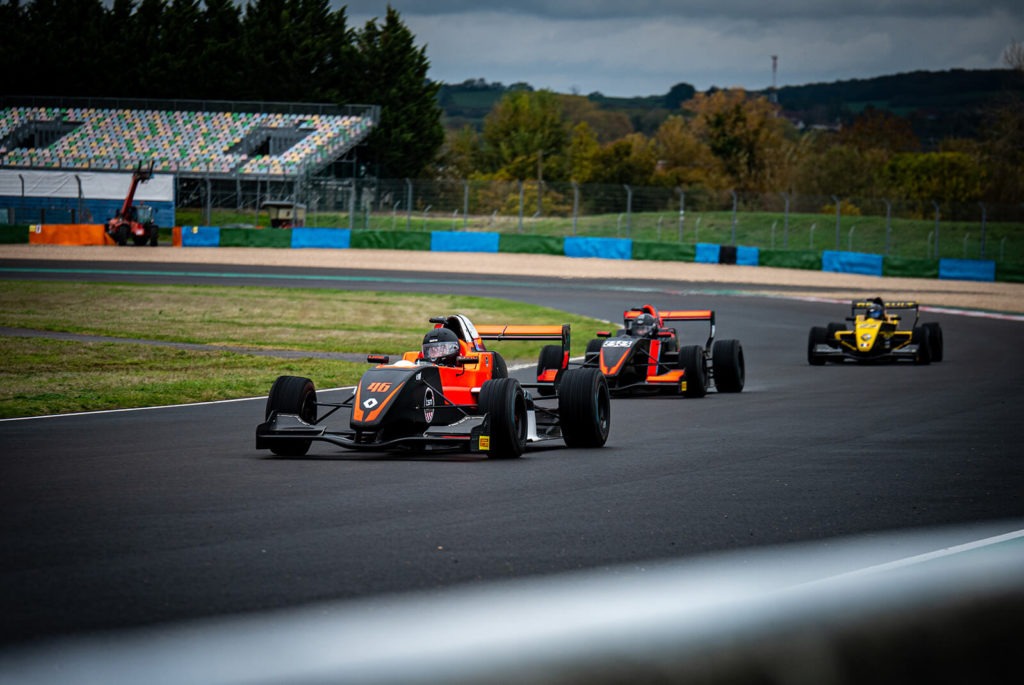 Formule Renault 2.0 sur le circuit de Nevers Magny-Cours