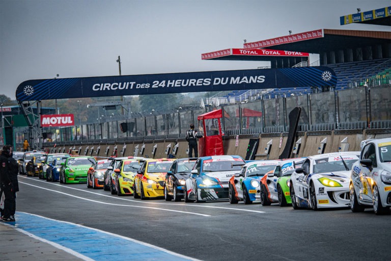 Pitlane sur le circuit du Mans
