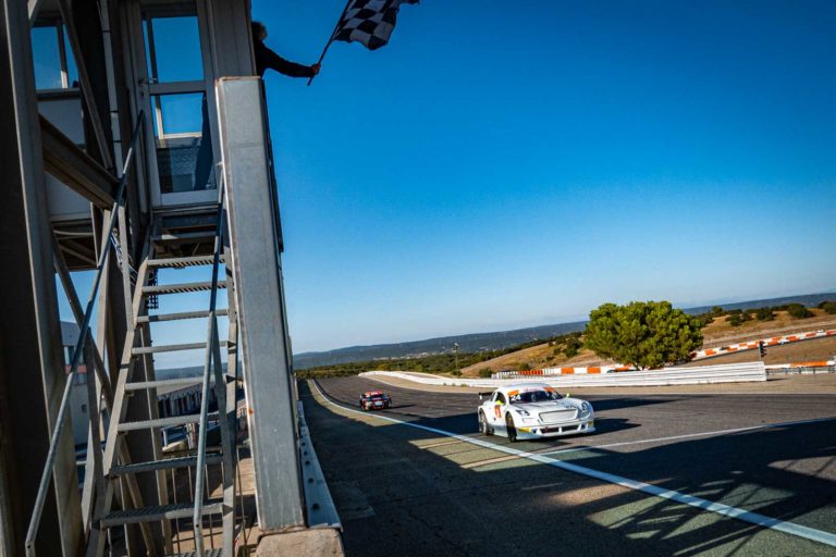 Arrivée du TTE Pirelli Series à Lédenon