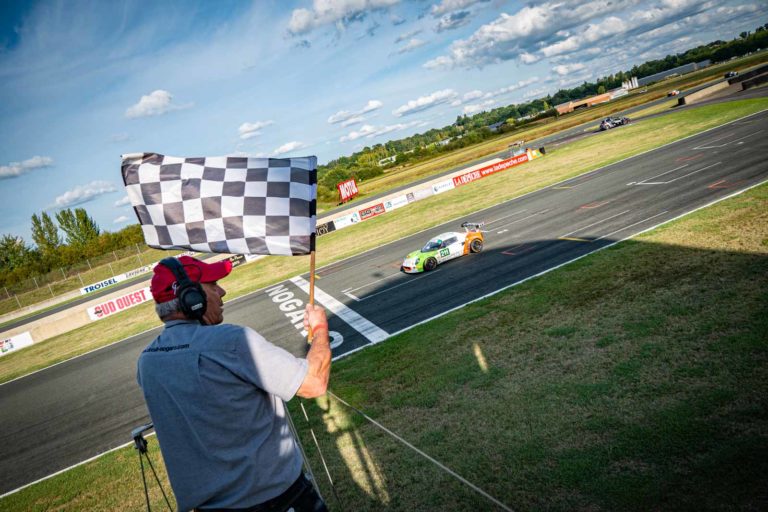 TTE_Nogaro_2021-7 Drapeau à damier au TTE