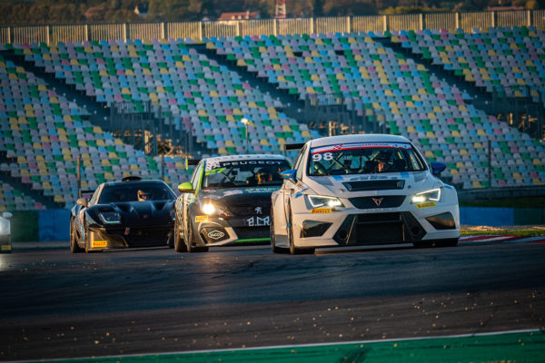 Voiture de course à Magny-Cours pour le TTE