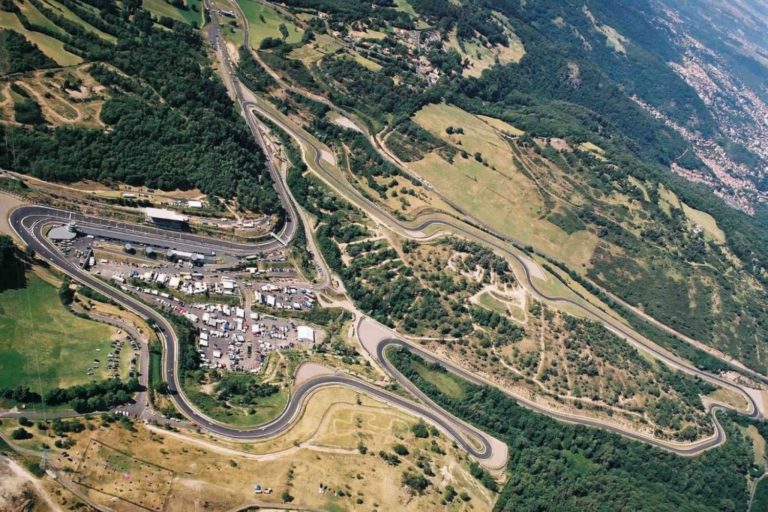 c-circuitdecharade-aerien Circuit de Charade en vue aérienne