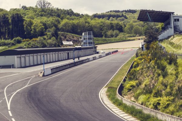 La ligne droite des stands de Charade