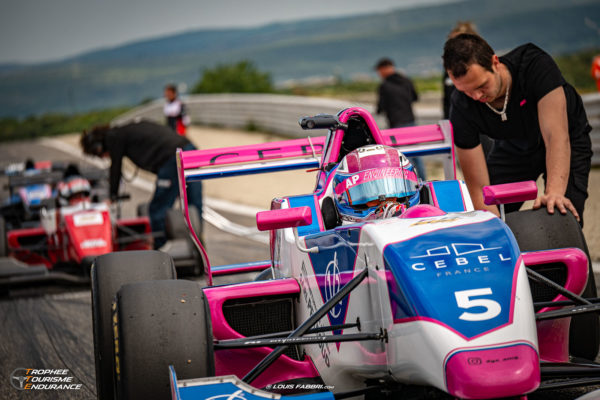 Adeline Prudent sur la grille de départ de la FR Cup