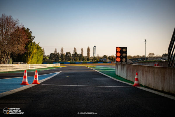 Sortie de pitlane à Magny-Cours